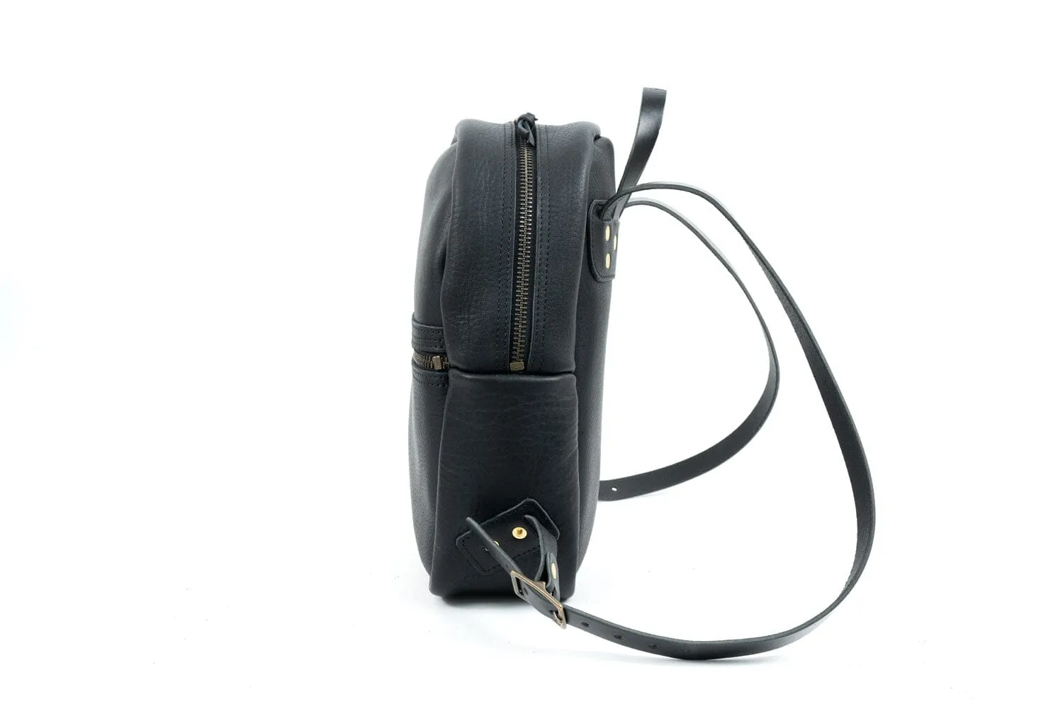 CLASSIC ZIPPERED LEATHER BACKPACK - MEDIUM