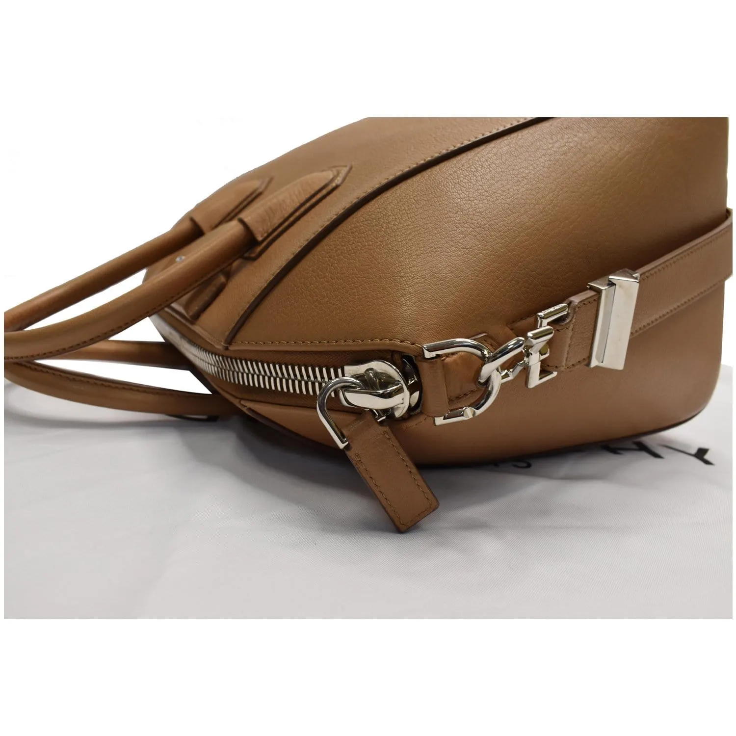 GIVENCHY Antigona Medium Leather Shoulder Bag Beige