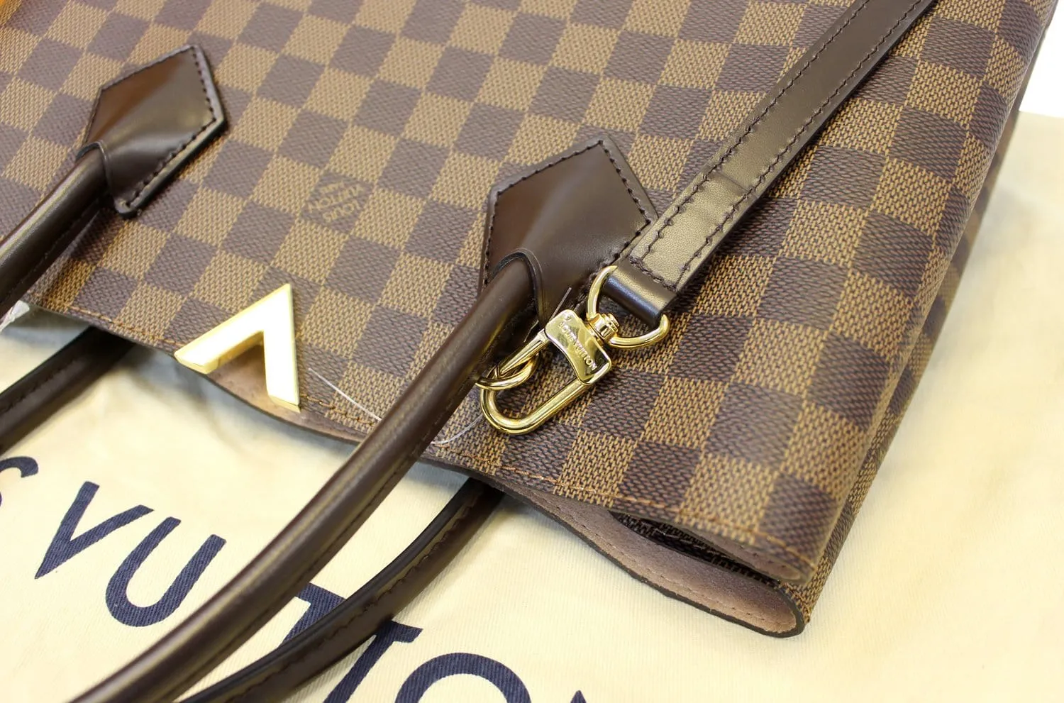 LOUIS VUITTON Kensington Damier Ebene Shoulder Handbag