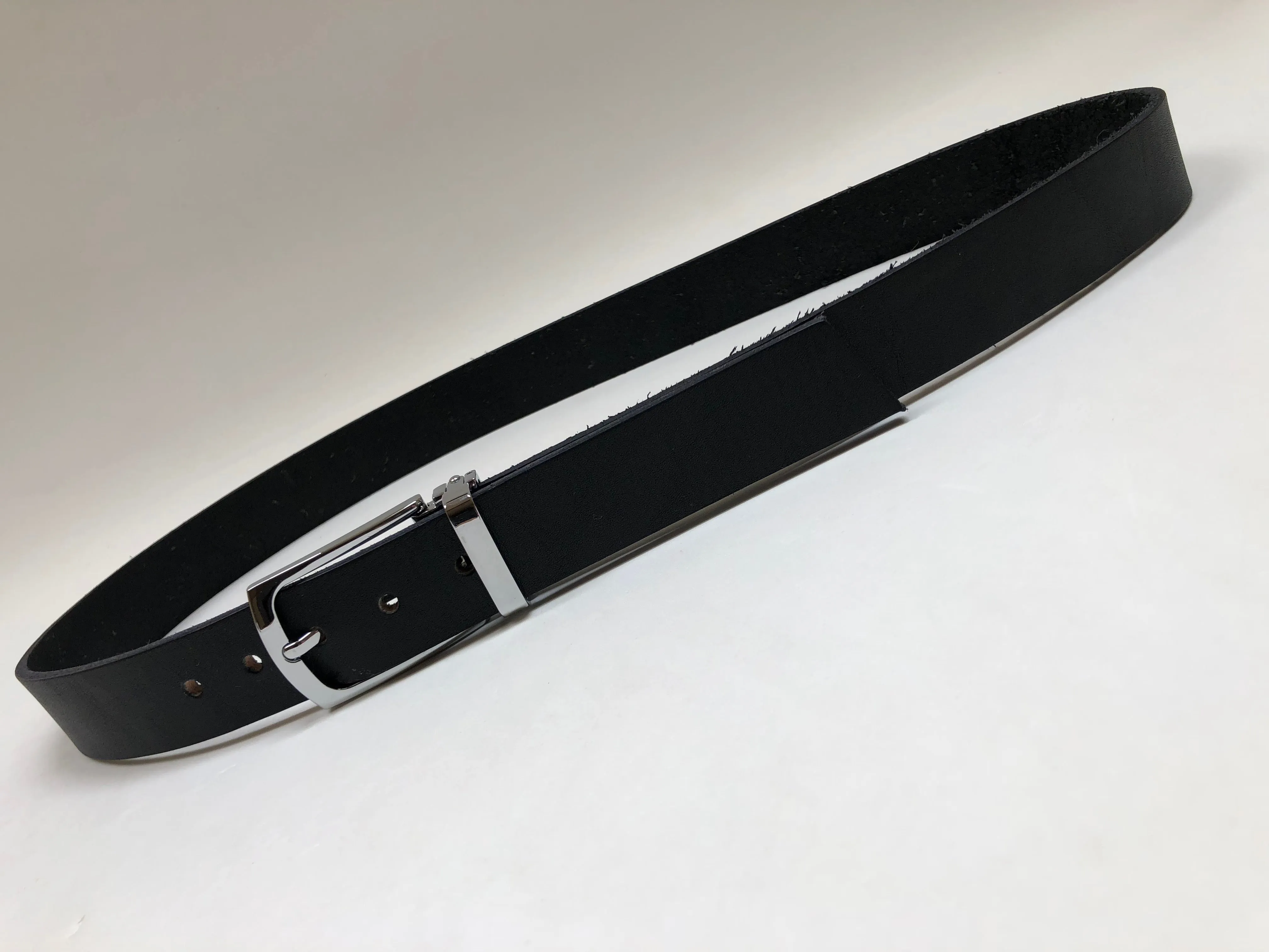 Men's Black Leather Belt with Silver Tone Buckle 36Z1