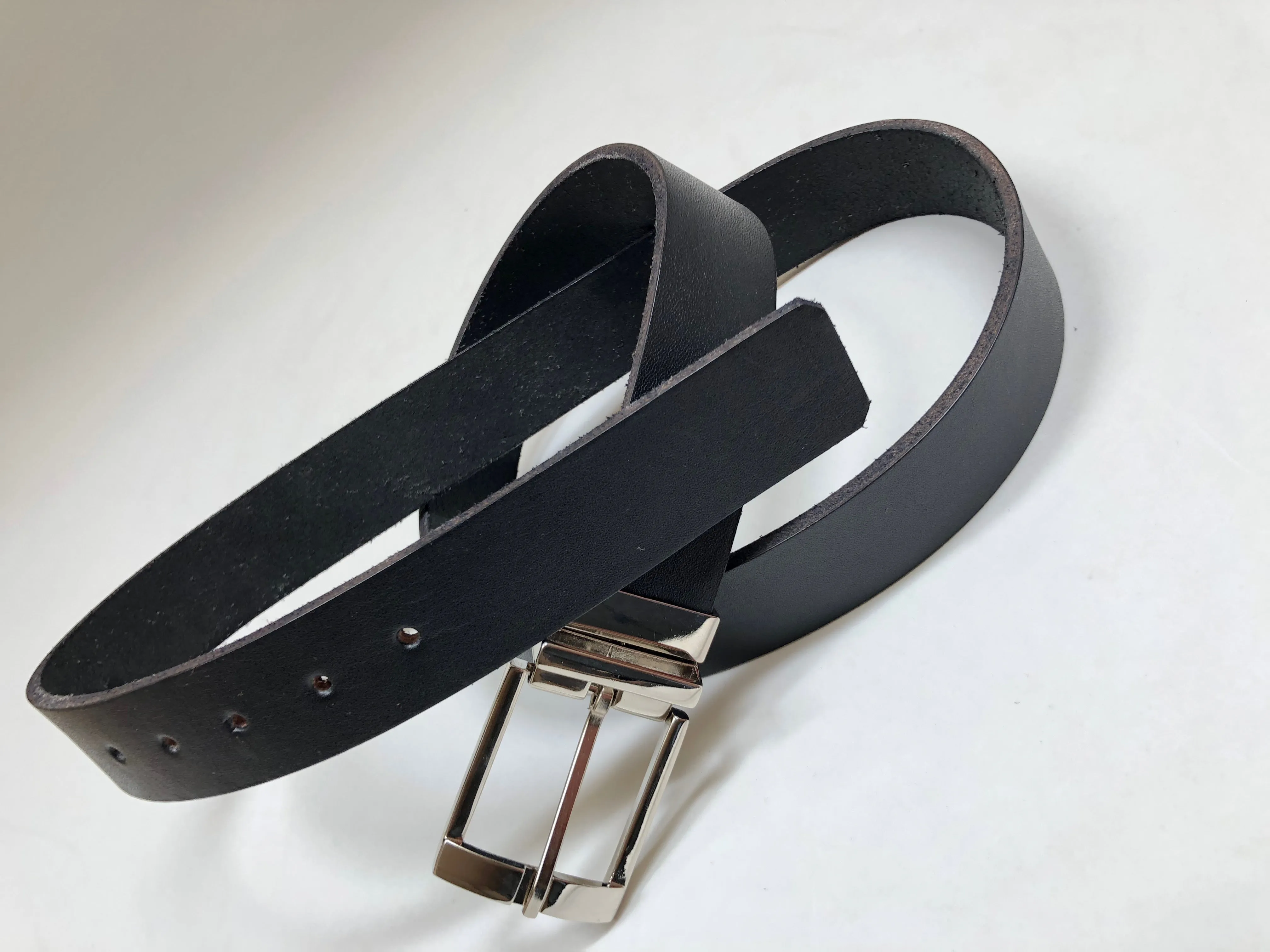 Men's Black Leather Belt with Silver Tone Buckle 42Z1