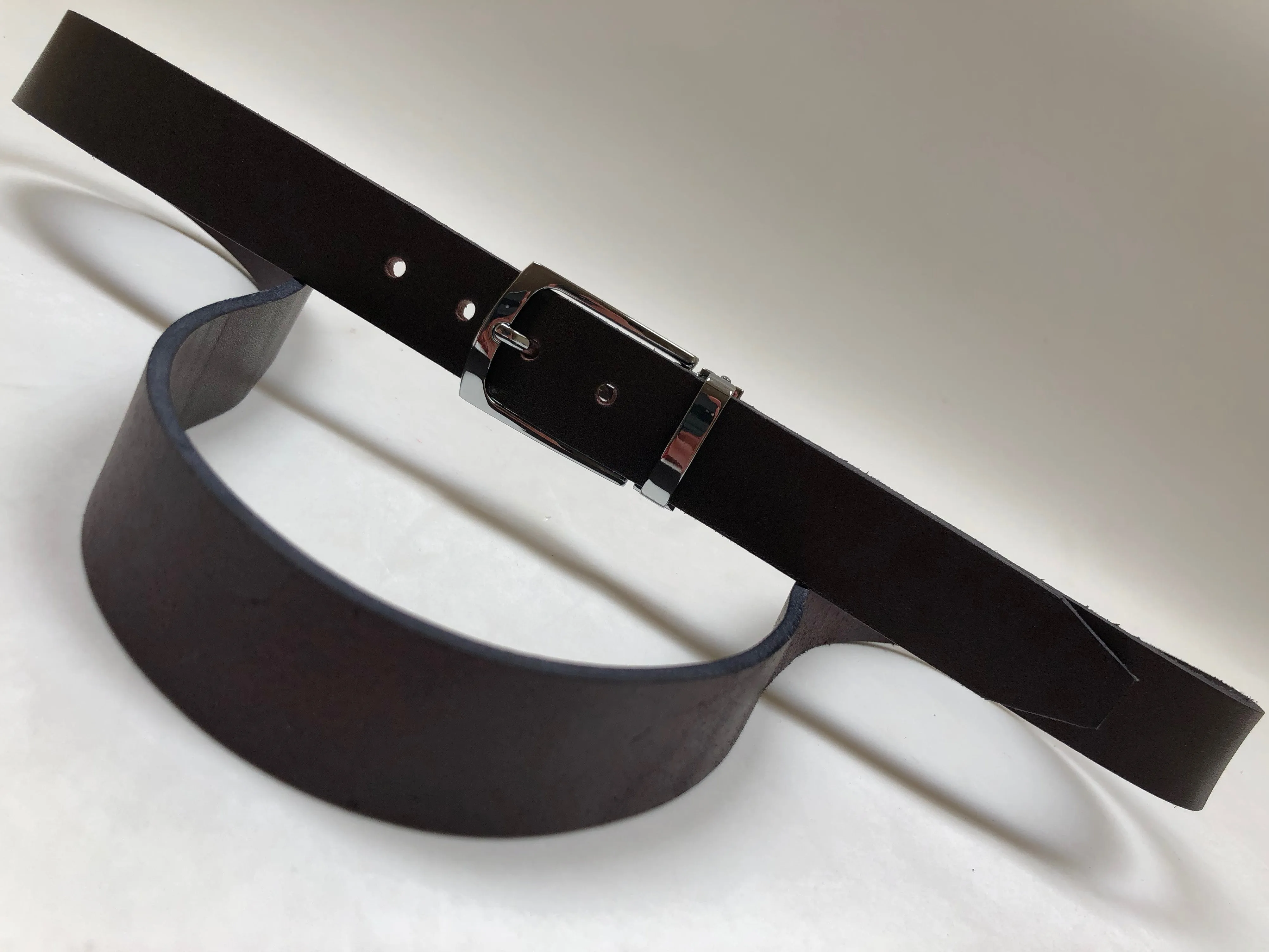 Men's Dark Brown Leather Belt with Silver Tone Buckle 42Z4