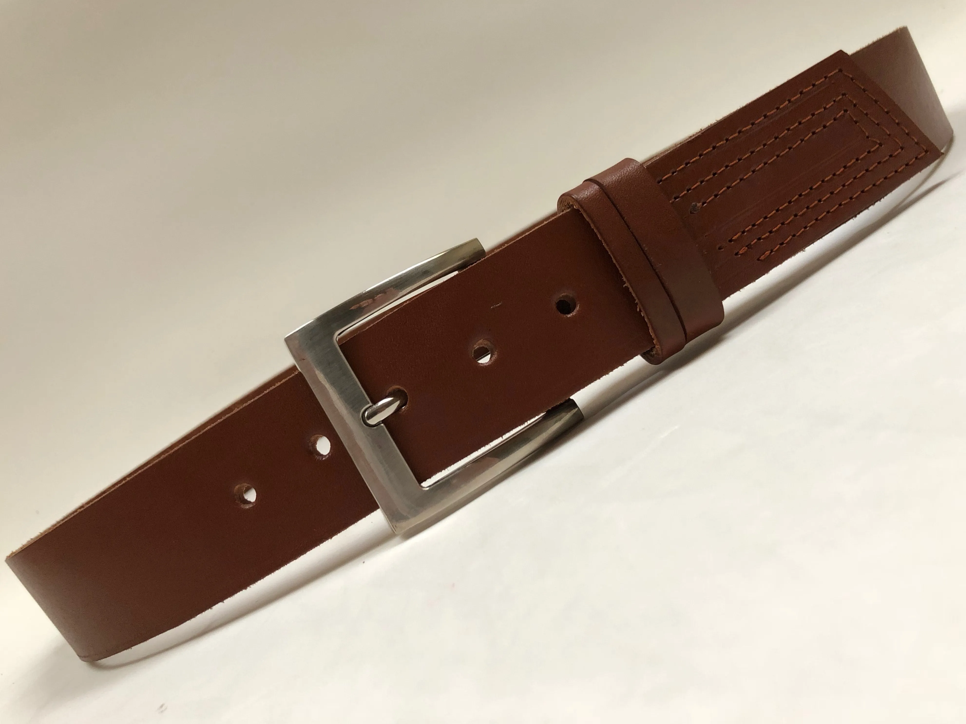 Men's tan leather belt with silver tone buckle 36A8