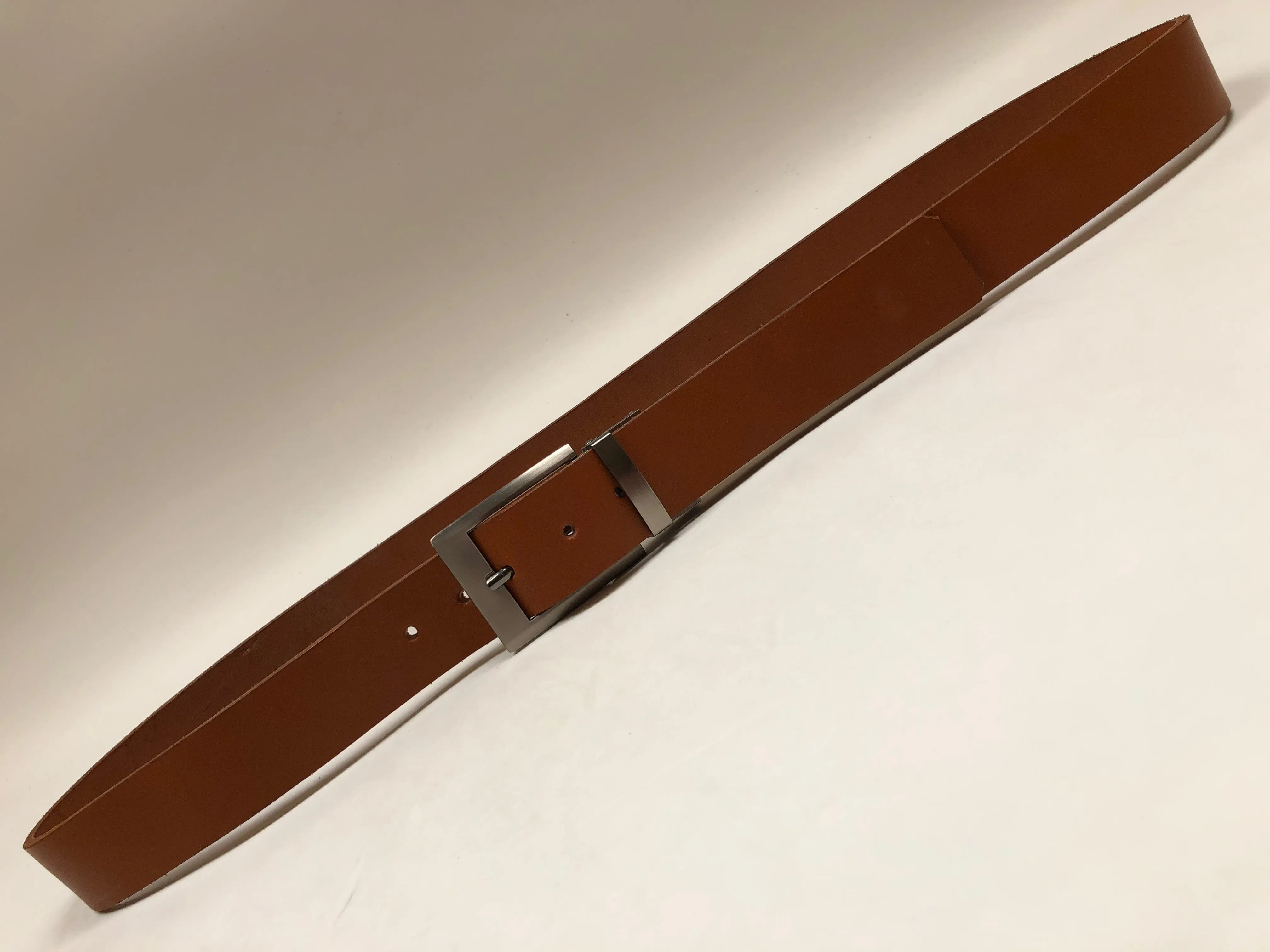 Men's Tan Leather Belt with Silver Tone Buckle 42Z8