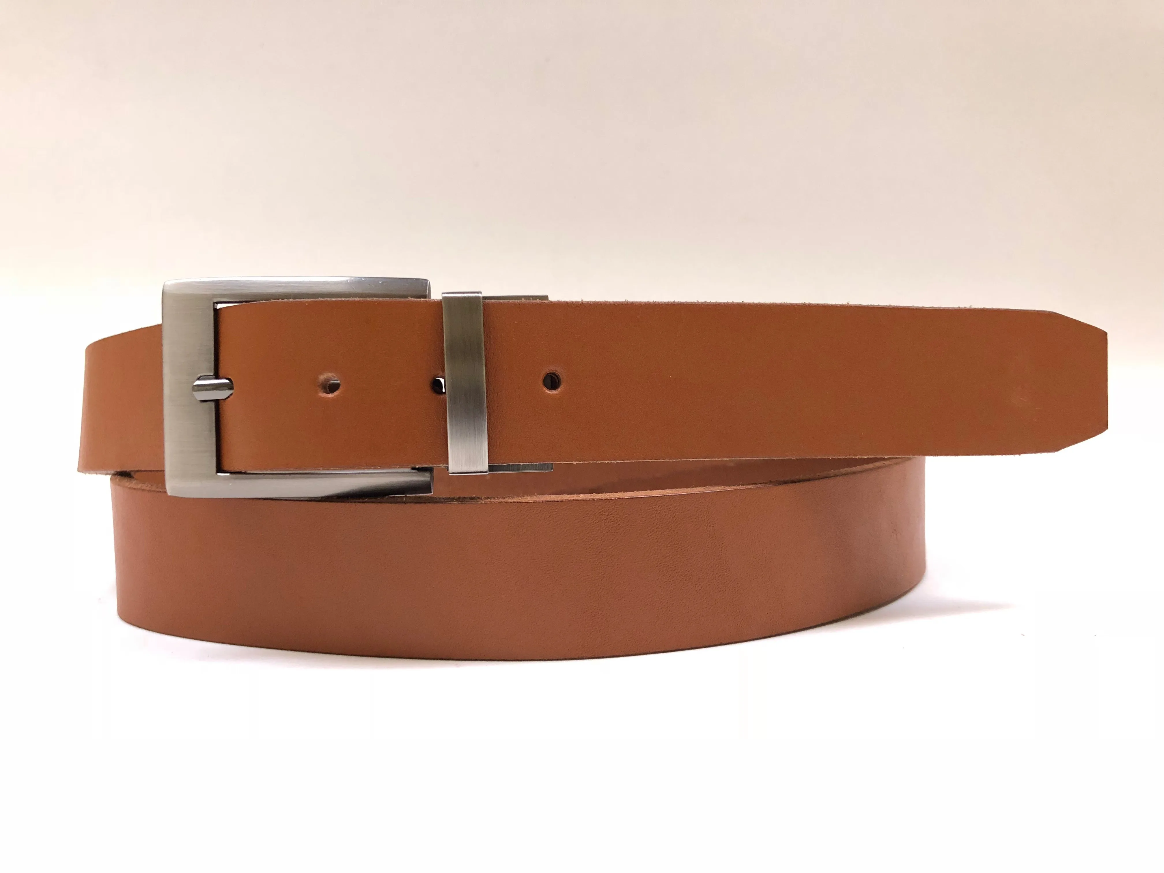 Men's Tan Leather Belt with Silver Tone Buckle 44Z4