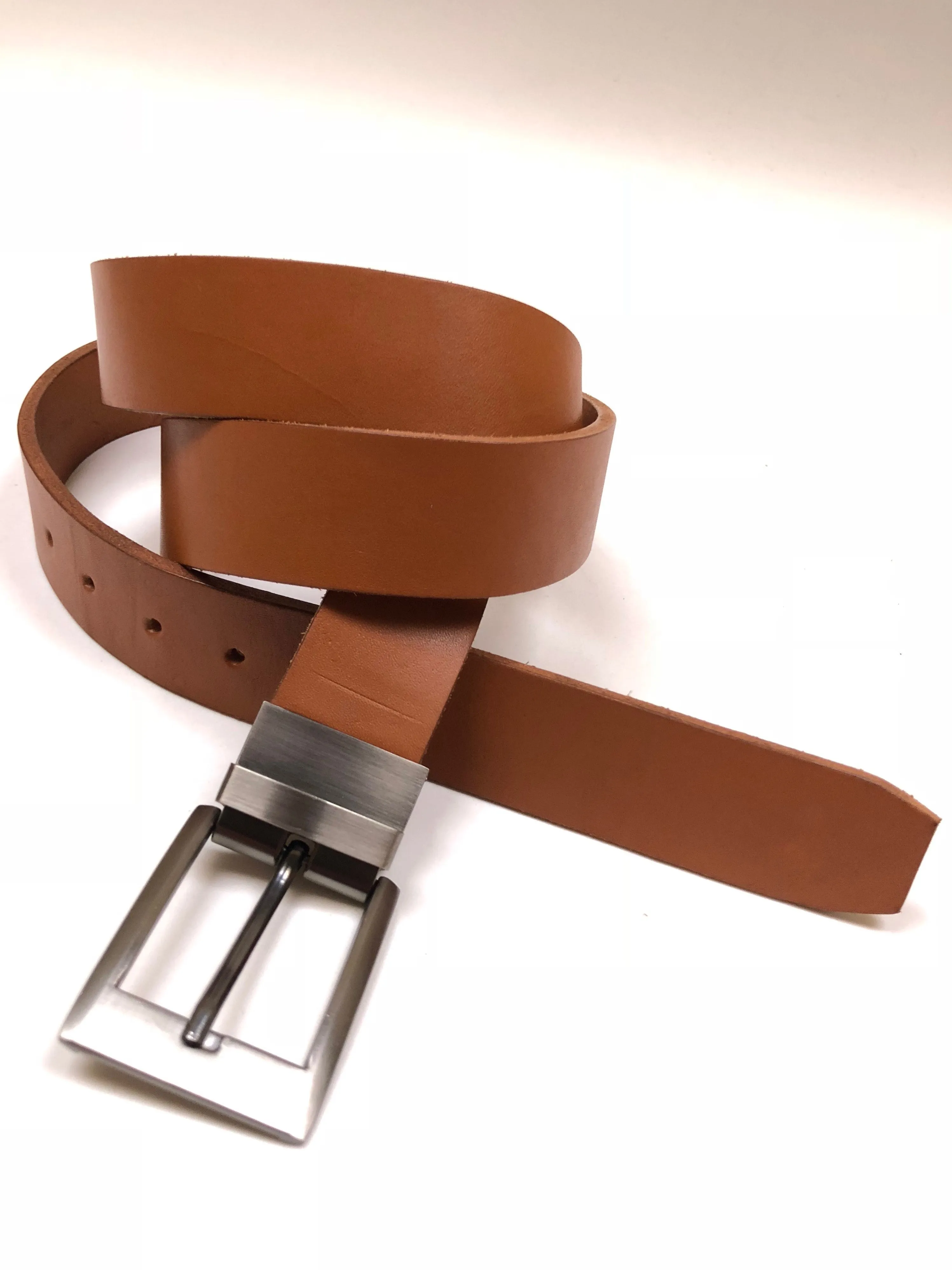 Men's Tan Leather Belt with Silver Tone Buckle 44Z4